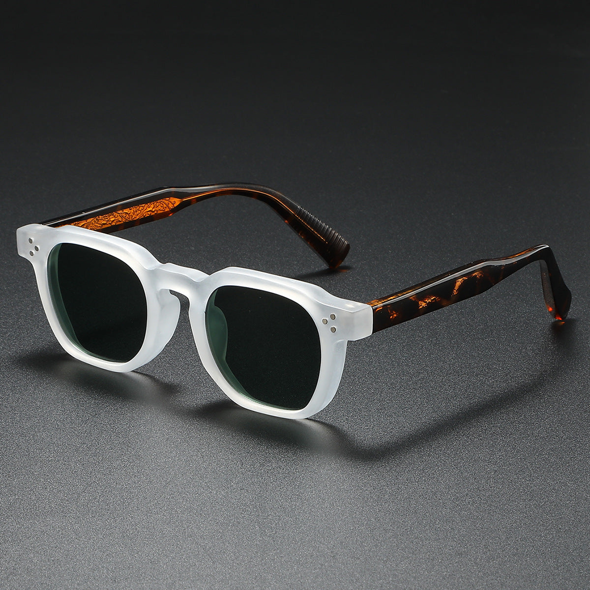 Mathis Sunglasses in Purple