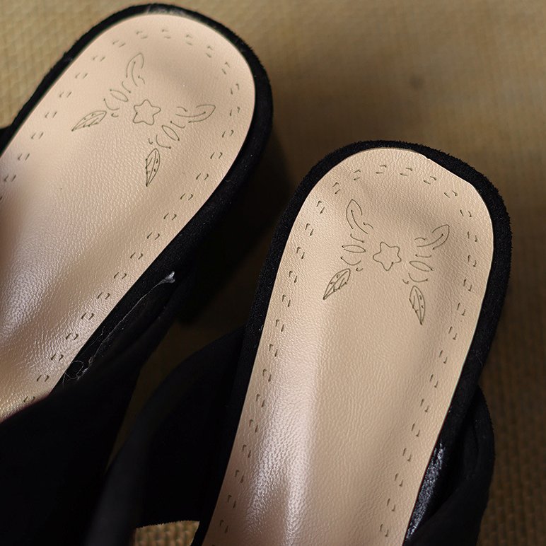 Thea Knotted Mules in Black — cushioned patterned insole detail