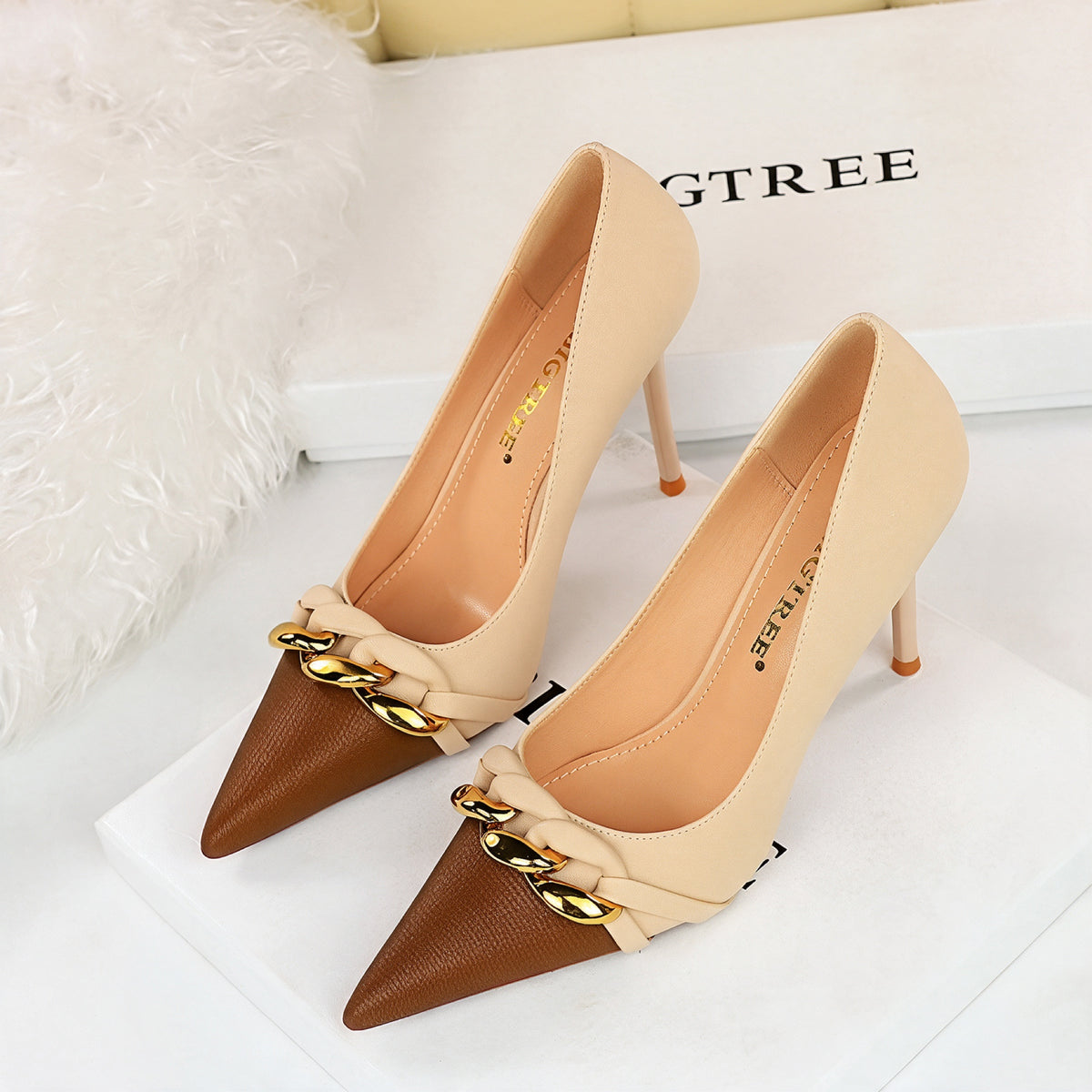 Perla Two-Tone Pumps in Brown — side view