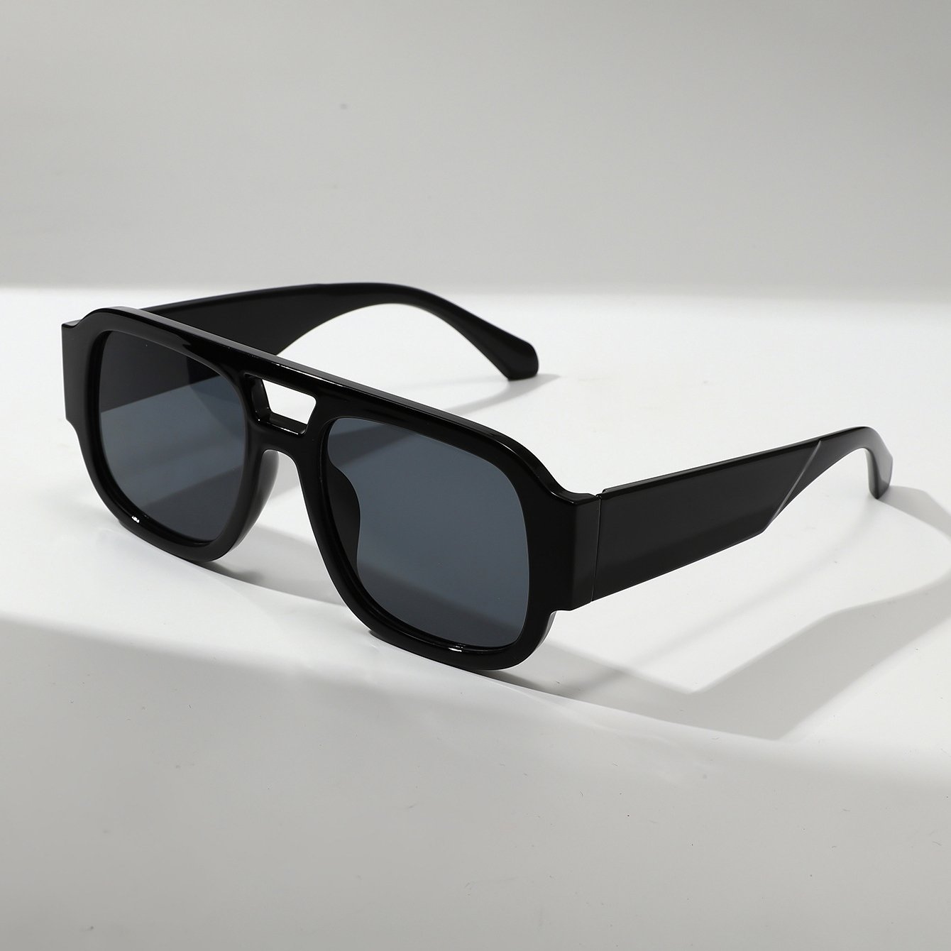Quinn Retro Sunglasses in Black — chunky square aviator with keyhole bridge
